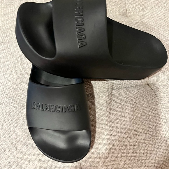 Balenciaga Logo-embossed rubber flatform slides Black 9 - Picture 4 of 4